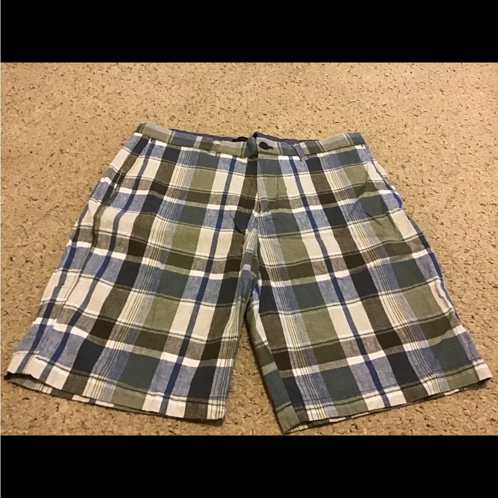 BANANA REPUBLIC SZ 35 MENS THE EMERSON SHORT PLAID EUC